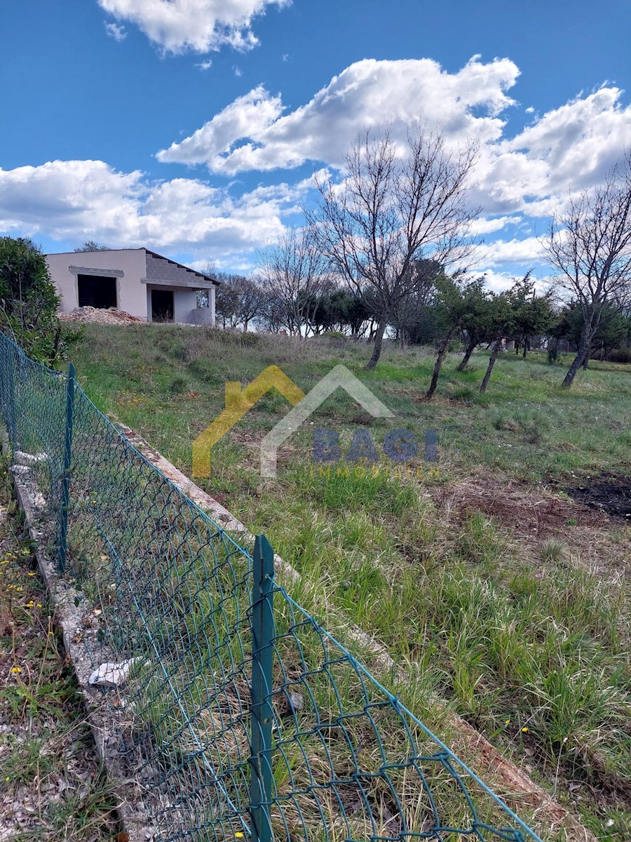 Parcela Naprodaj - ISTARSKA Barban