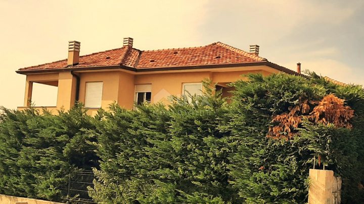 Maison à vendre 372 m² – Paveki