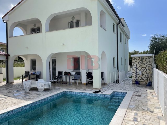 Maison à vendre 409 m² – Malinska
