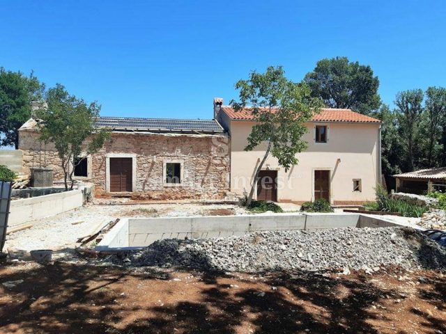 Kuća na prodaju 200 m² – Rebići