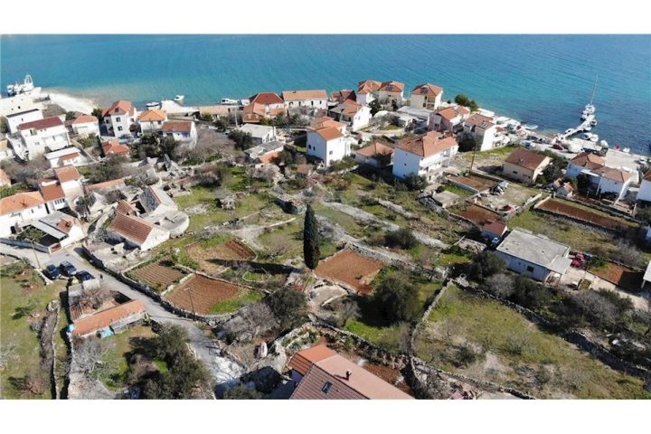 Zemljište na prodaju 1732 m² – Vinišće
