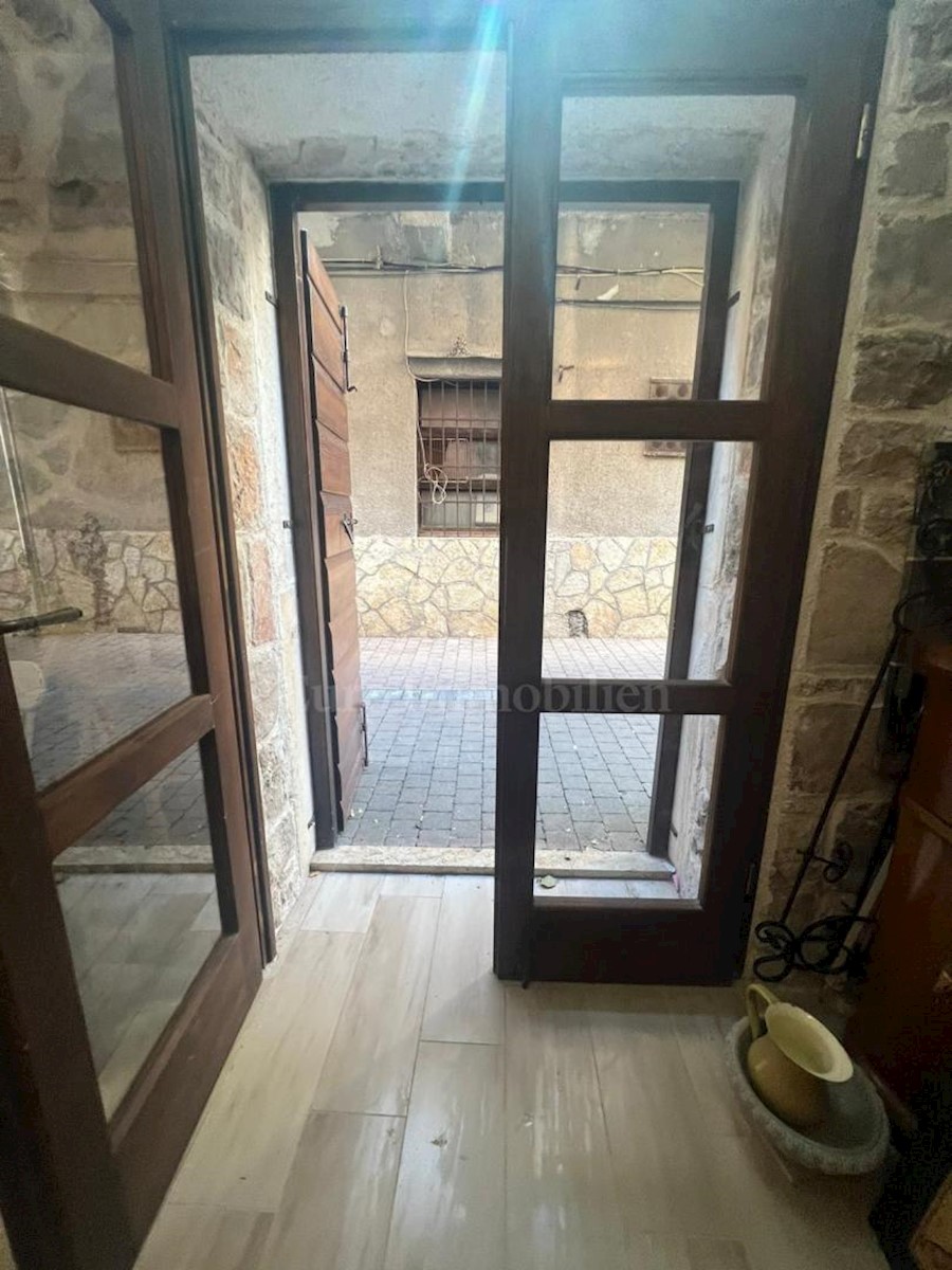 Maison À vendre - ŠIBENSKO-KNINSKA PIROVAC