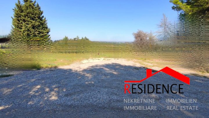 Land for sale 1056 m² – Pula