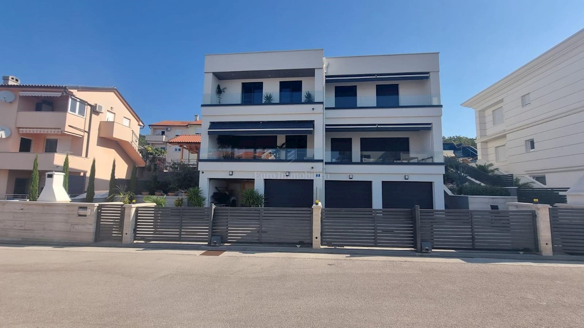 Stan Na prodaju - PRIMORSKO-GORANSKA CRIKVENICA