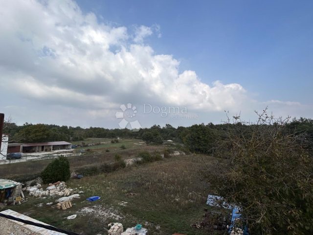Zemljište na prodaju 2275 m² – Marići