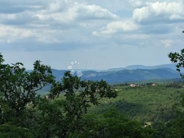 Land for sale 5372 m² – Roč