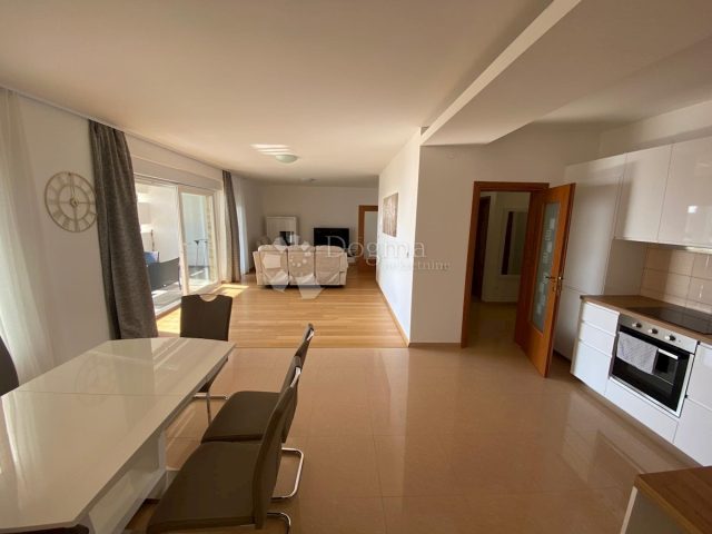 Stan na prodaju 130 m² – Ičići