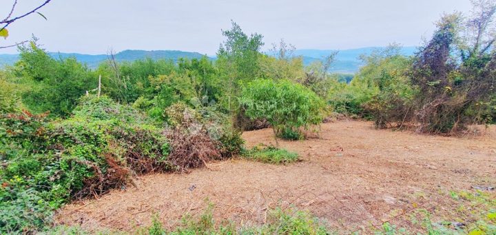 Działka na sprzedaż 866 m² – Pićan