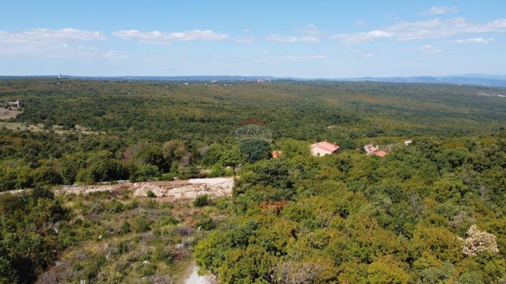 Terrain à vendre 56000 m² – Labin