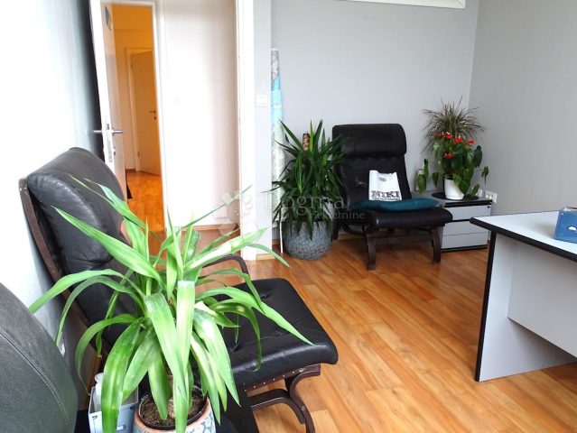Locaux commerciaux à louer 102 m² – Mlaka