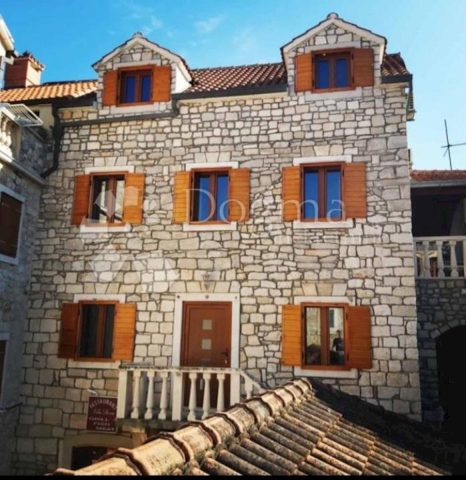 Hiša na predaj 450 m² – Supetar