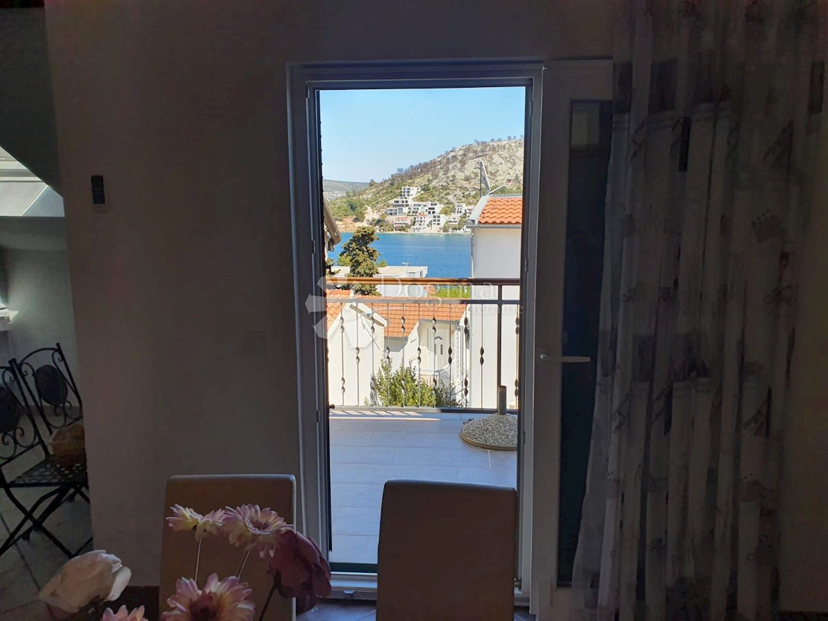 Flat For sale - ŠIBENSKO-KNINSKA ROGOZNICA