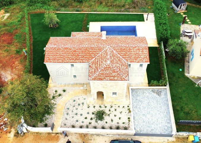 Kuća na prodaju 200 m² – Rojnići