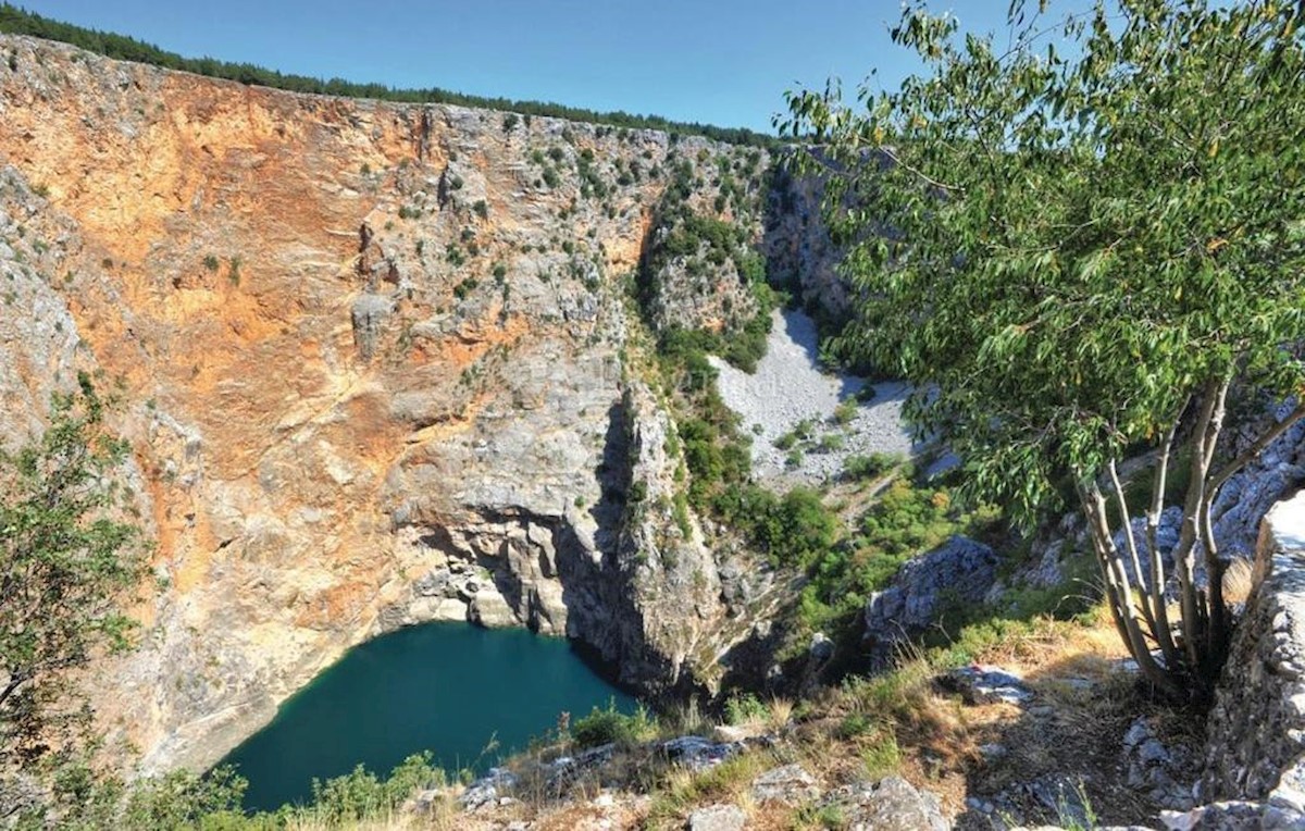 Kuća Na prodaju - SPLITSKO-DALMATINSKA ZMIJAVCI