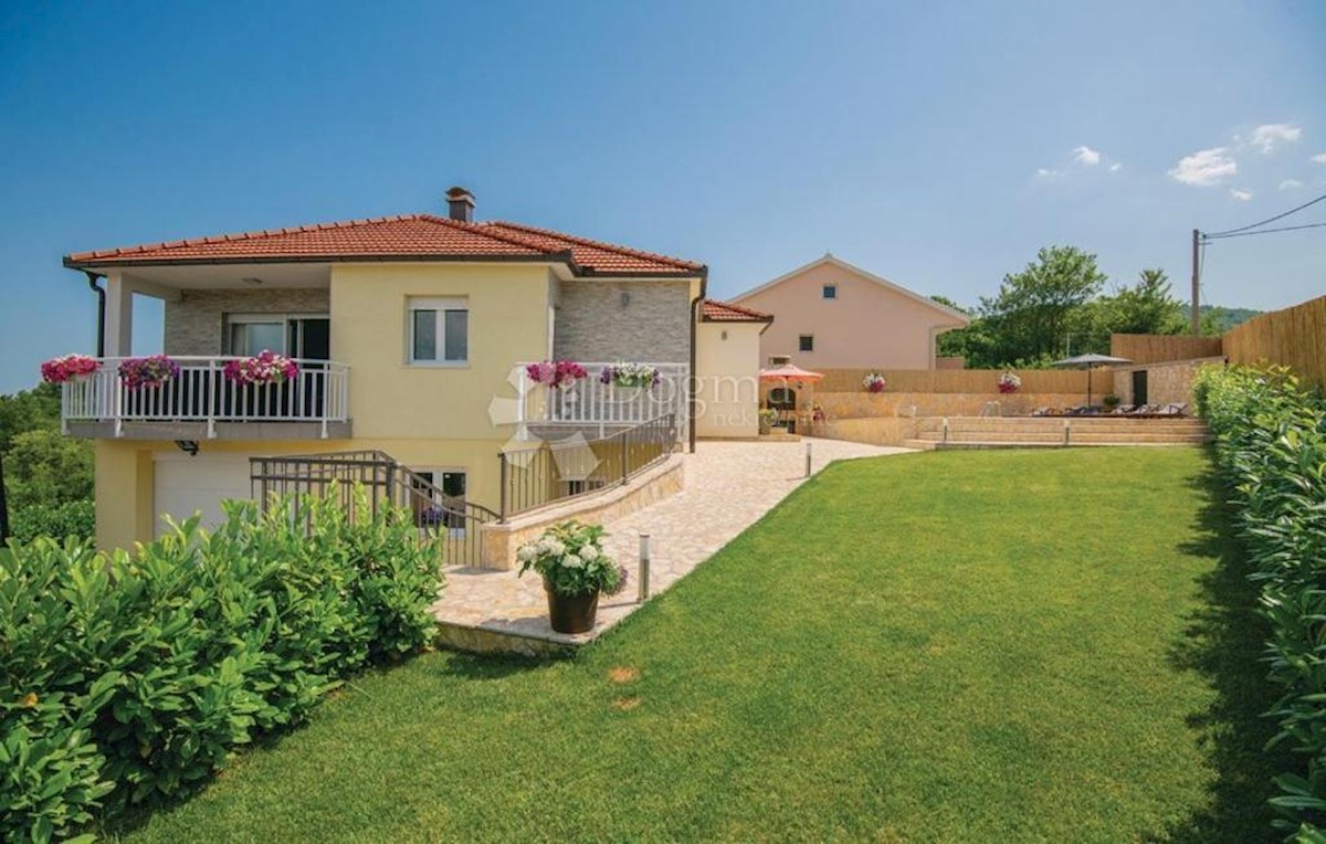 Kuća Na prodaju - SPLITSKO-DALMATINSKA ZMIJAVCI
