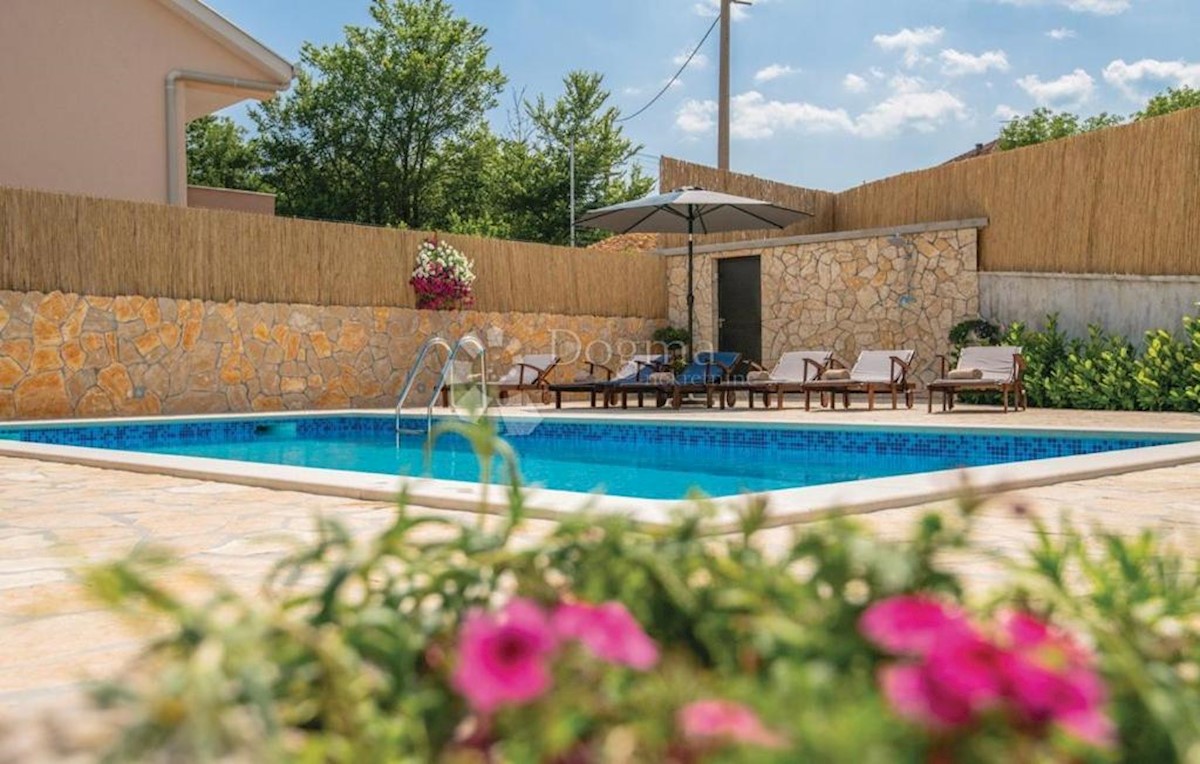 Kuća Na prodaju - SPLITSKO-DALMATINSKA ZMIJAVCI