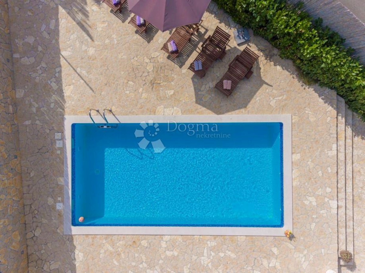 Kuća Na prodaju - SPLITSKO-DALMATINSKA ZMIJAVCI