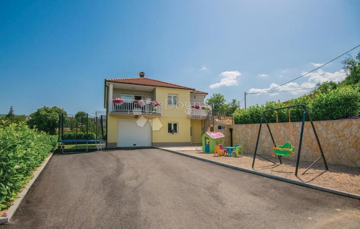 Kuća Na prodaju - SPLITSKO-DALMATINSKA ZMIJAVCI