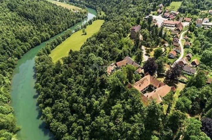 Terreno in vendita 73000 m² – Severin Na Kupi