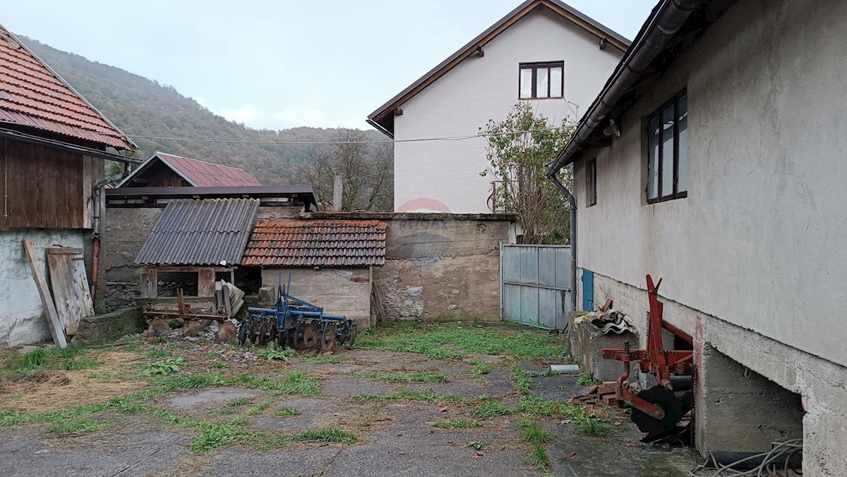 Kuća Na prodaju - KARLOVAČKA OGULIN