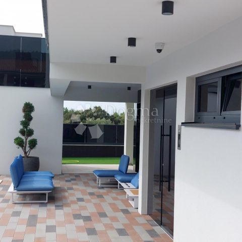 Haus zu verkaufen 320 m² – Sukošan
