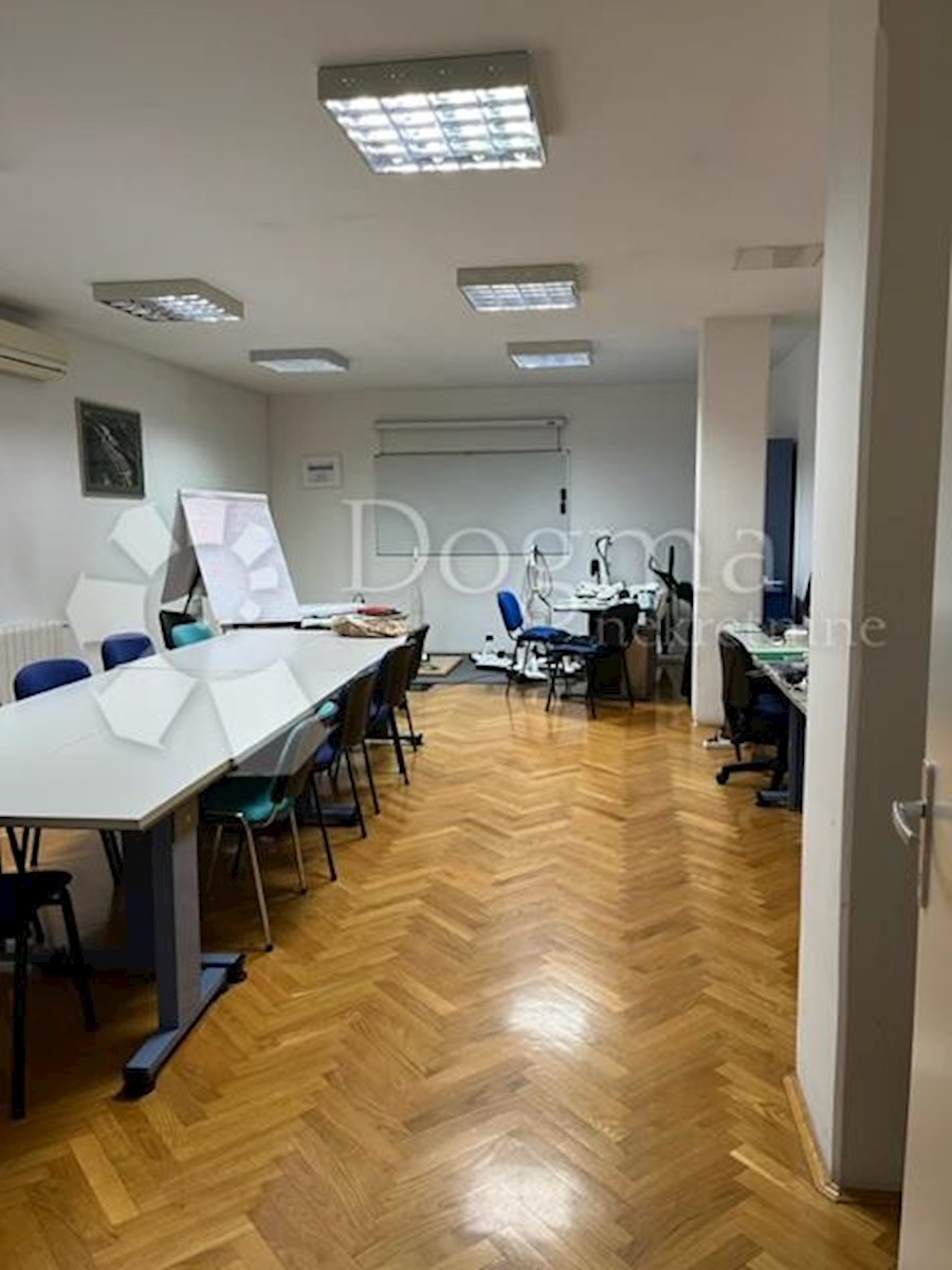 Business premises For sale - PRIMORSKO-GORANSKA RIJEKA