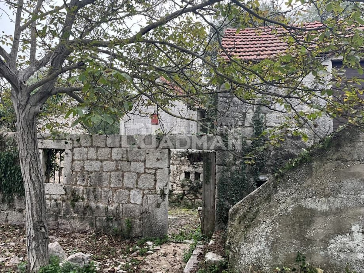 Haus Zu verkaufen - SPLITSKO-DALMATINSKA LEĆEVICA