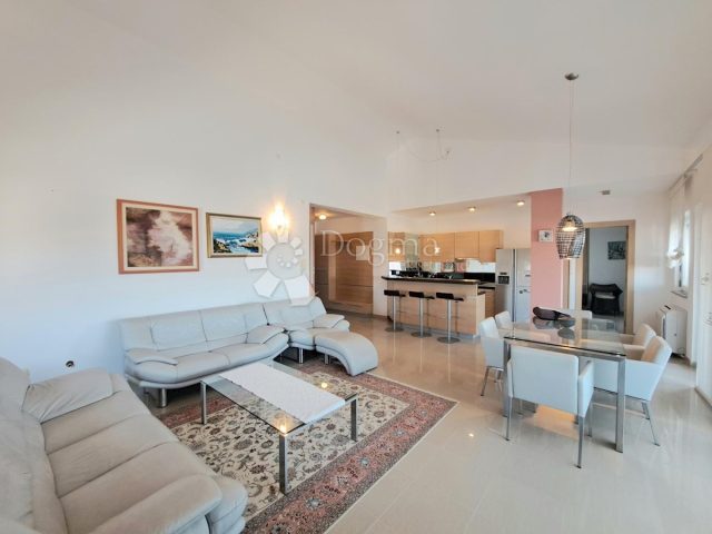 Flat for sale 150 m² – Pješčana Uvala