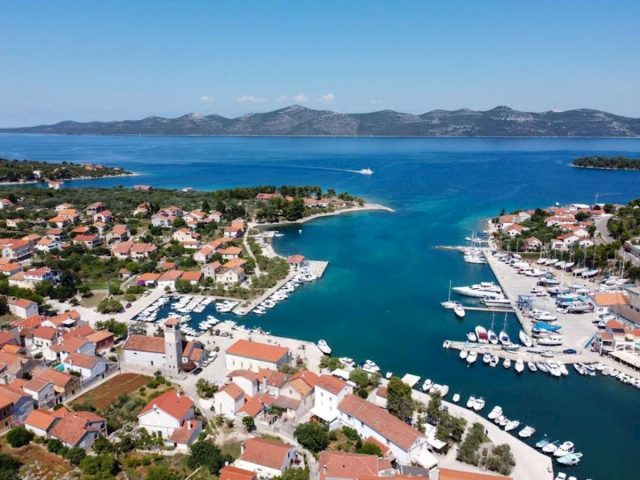 Land for sale – Veli Iž