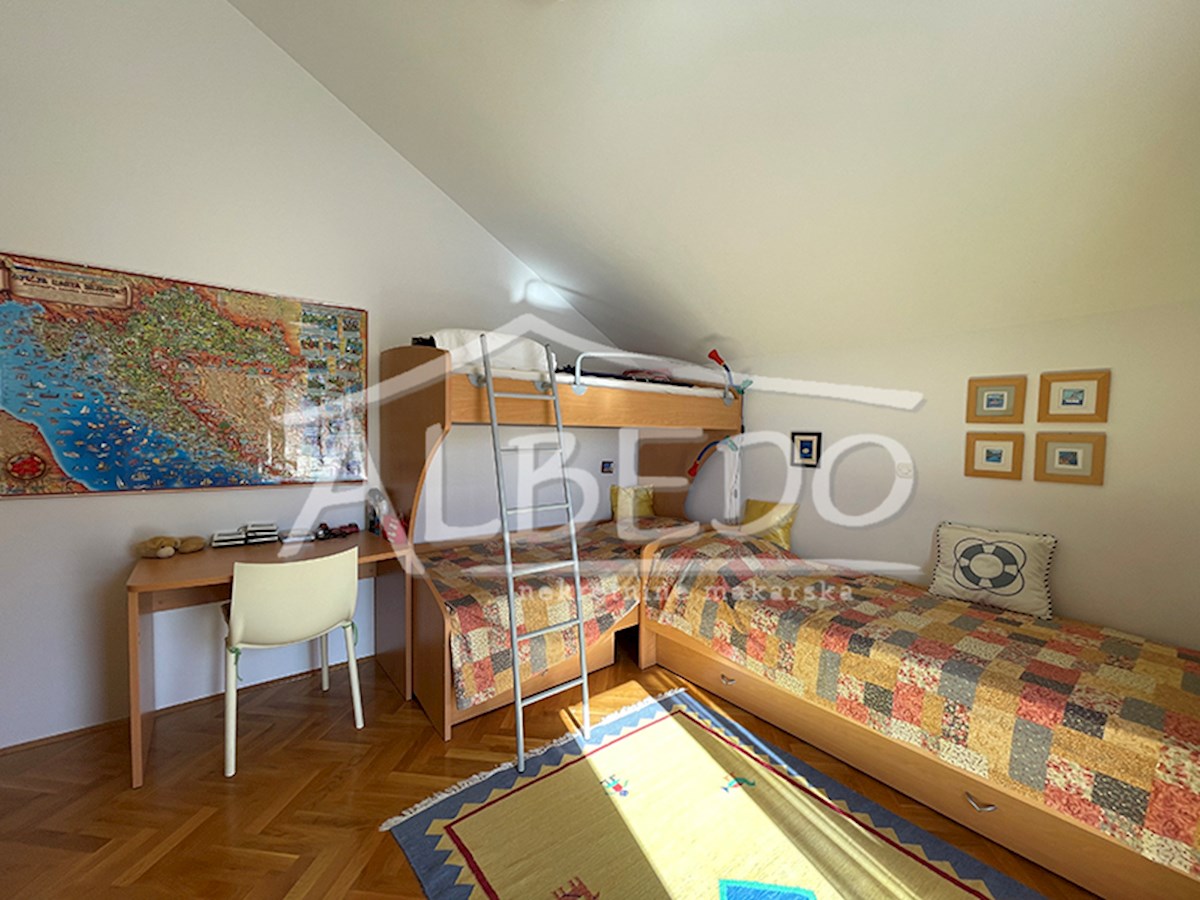 Flat For sale - SPLITSKO-DALMATINSKA BAŠKA VODA