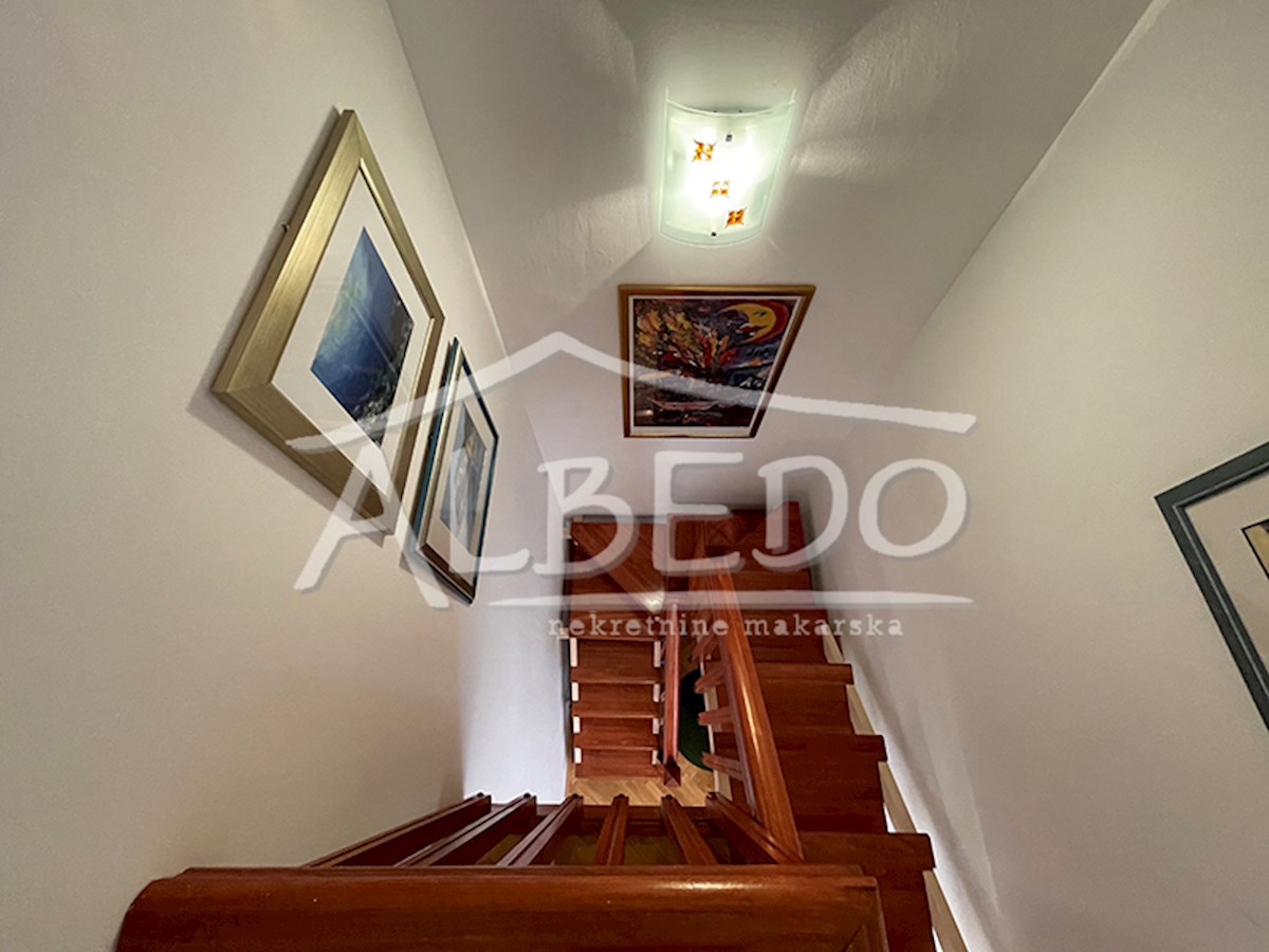 Flat For sale - SPLITSKO-DALMATINSKA BAŠKA VODA