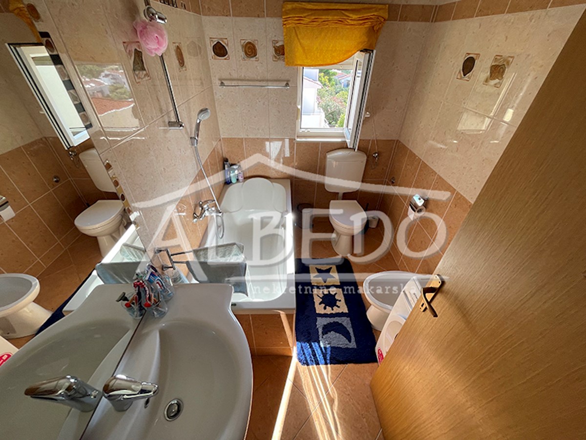 Flat For sale - SPLITSKO-DALMATINSKA BAŠKA VODA