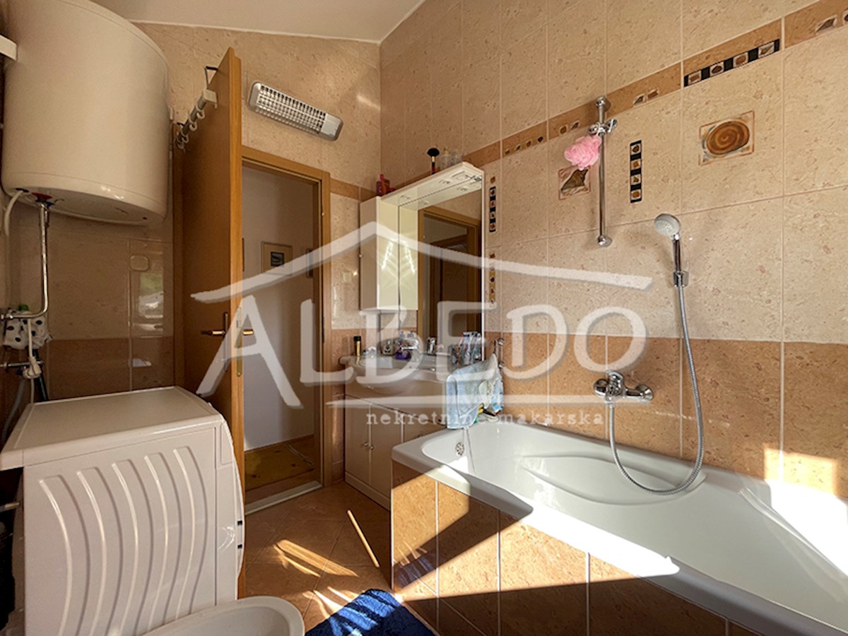 Flat For sale - SPLITSKO-DALMATINSKA BAŠKA VODA