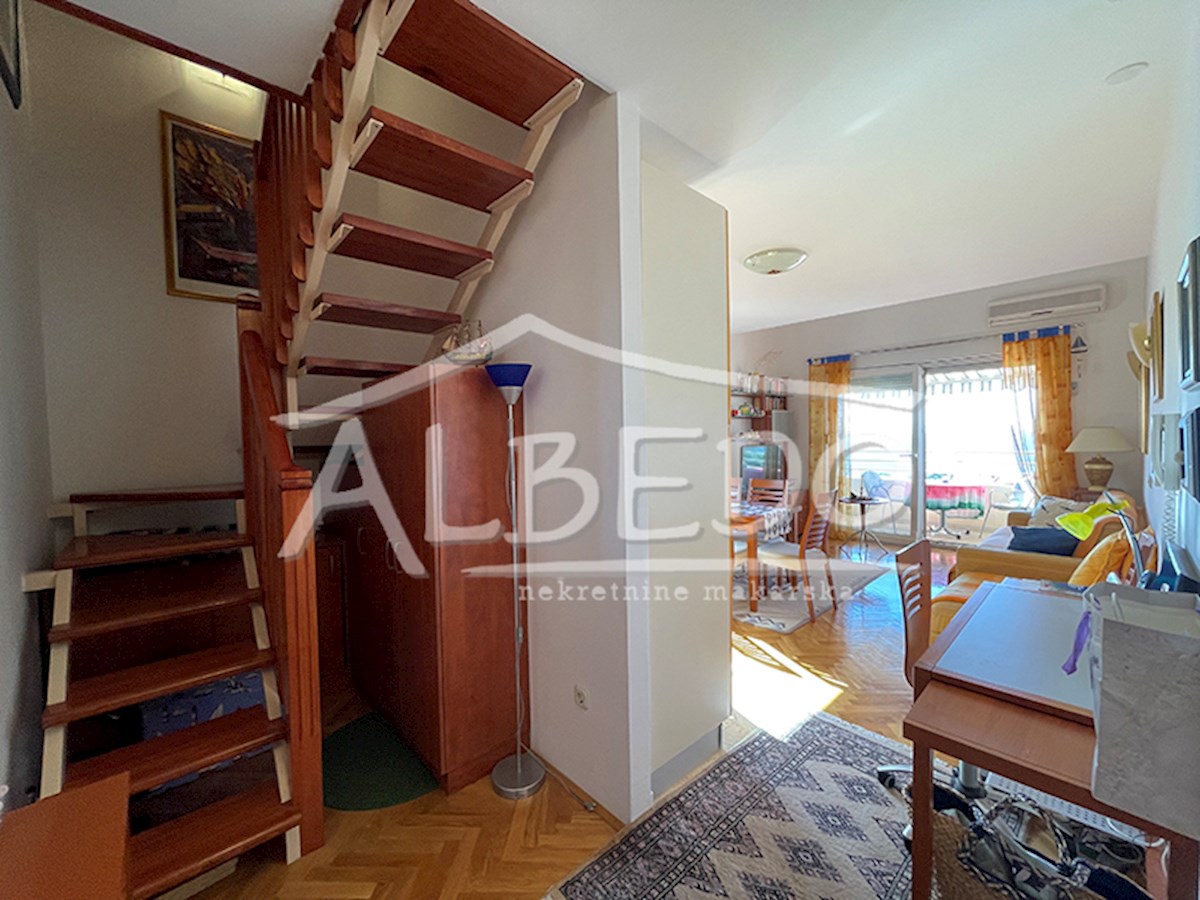 Flat For sale - SPLITSKO-DALMATINSKA BAŠKA VODA