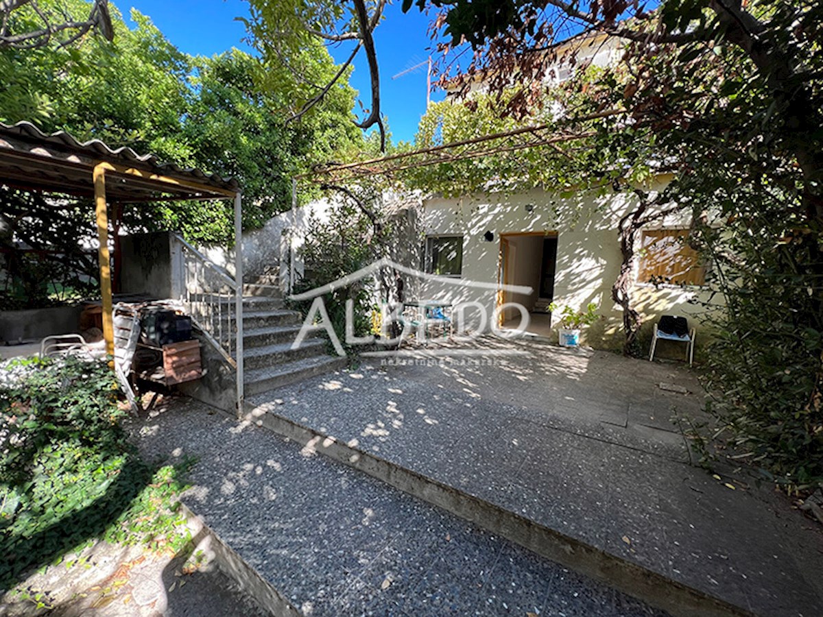 House For sale - SPLITSKO-DALMATINSKA BAŠKA VODA