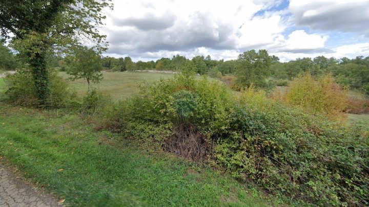 Pozemek na prodej 3274 m² – Tinjan