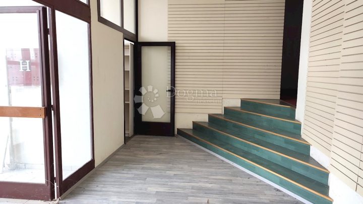 Commerciale in vendita 342 m² – Podmurvice