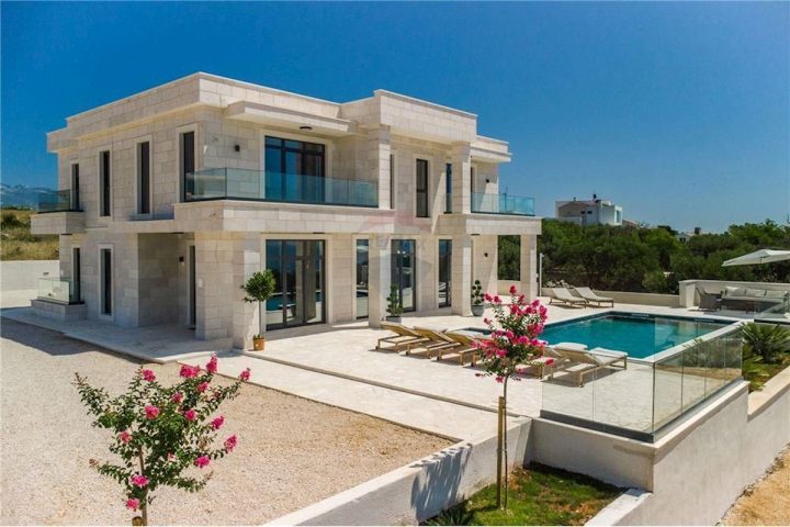 Casa in vendita 320 m² – Novalja