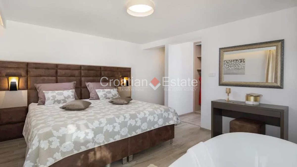 Casa In vendita - SPLITSKO-DALMATINSKA ČIOVO