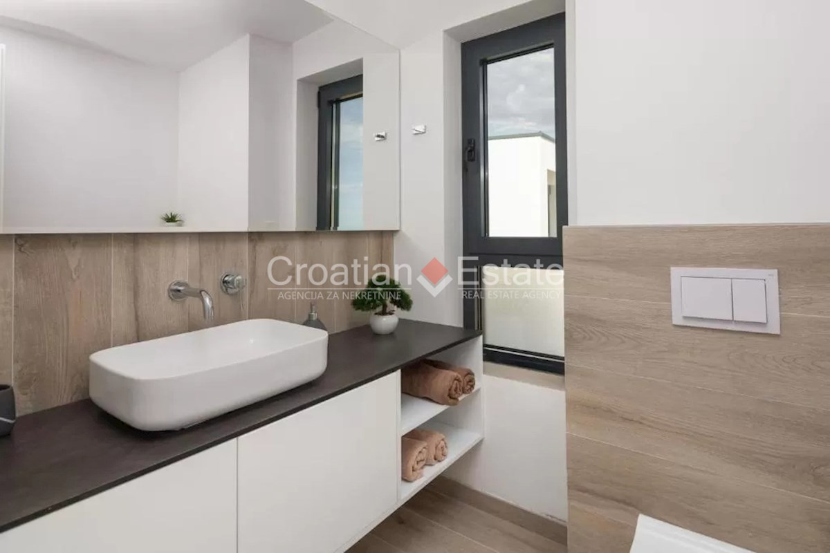 Casa In vendita - SPLITSKO-DALMATINSKA ČIOVO
