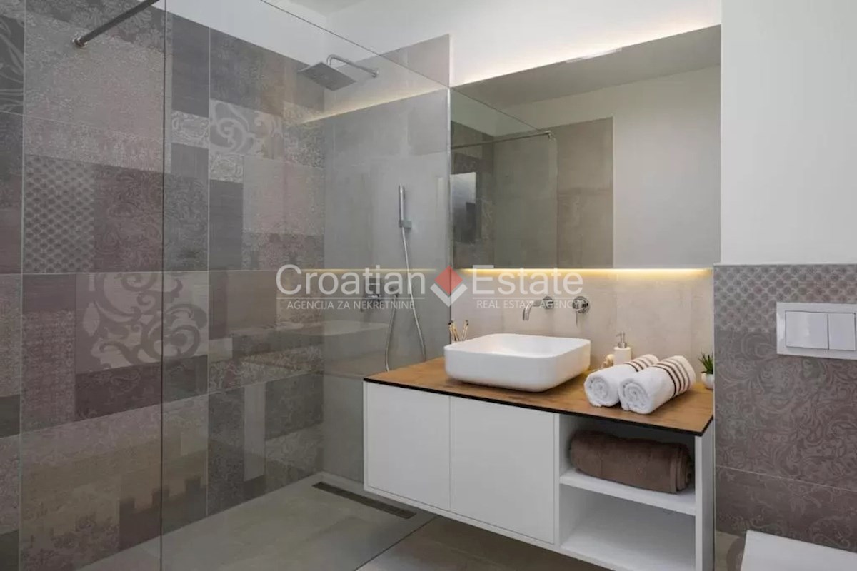 Casa In vendita - SPLITSKO-DALMATINSKA ČIOVO
