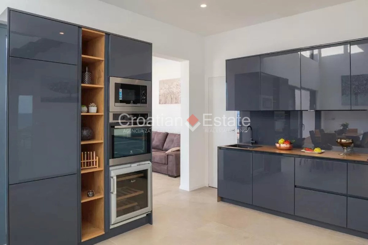 Casa In vendita - SPLITSKO-DALMATINSKA ČIOVO