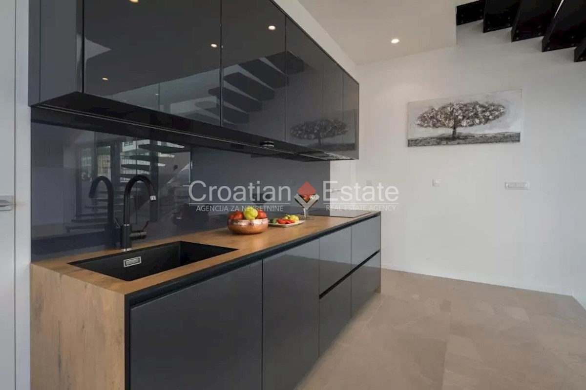 Casa In vendita - SPLITSKO-DALMATINSKA ČIOVO