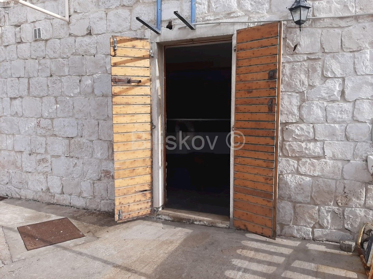 Business premises For rent - SPLITSKO-DALMATINSKA TROGIR