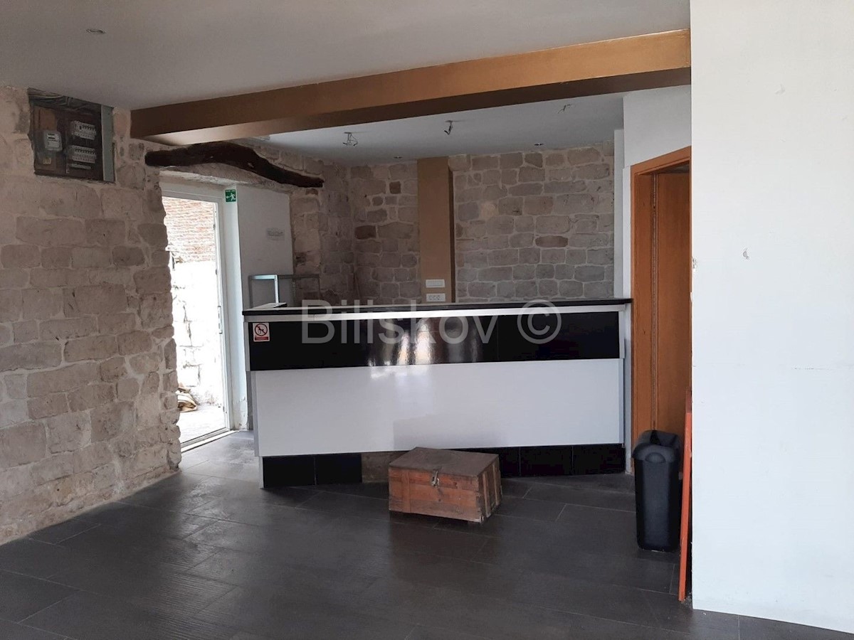 Business premises For rent - SPLITSKO-DALMATINSKA TROGIR