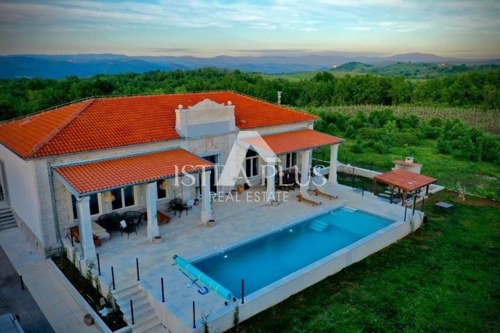 Kuća na prodaju 442 m² – Poreč
