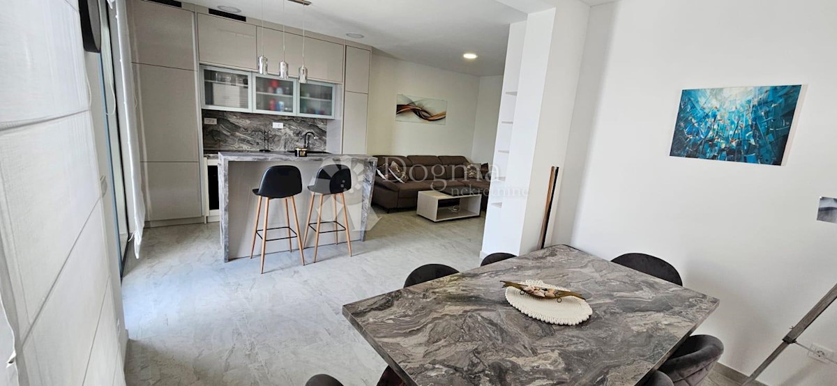 Flat For sale - ŠIBENSKO-KNINSKA ROGOZNICA