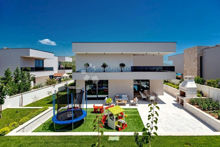 Casa da affittare 370 m² – Marina