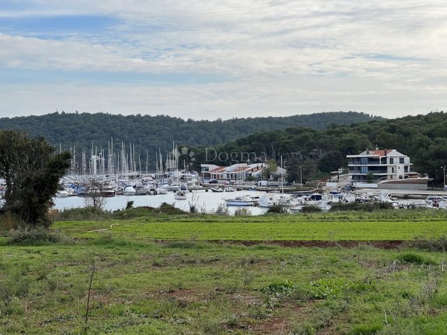 Zemljište na prodaju 742 m² – Pomer