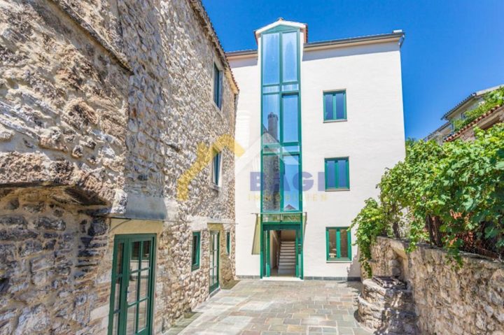 House for sale 812 m² – Šibenik